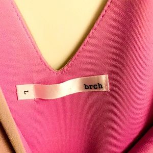 Dress sleeveless and mini.